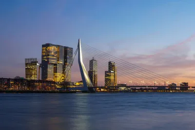 Skyline van Rotterdam met de Erasmusbrug